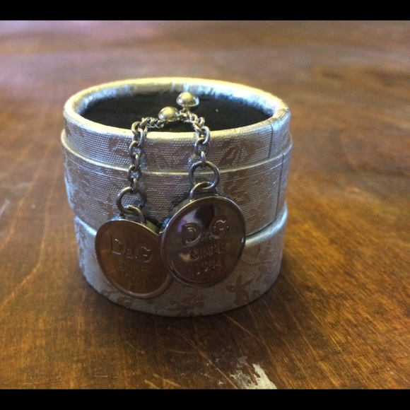 Dolce Gabbana pendant earrings. - Picture 3 of 7